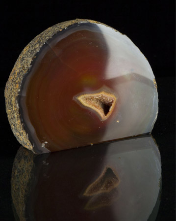 image of geode with carnelian agate